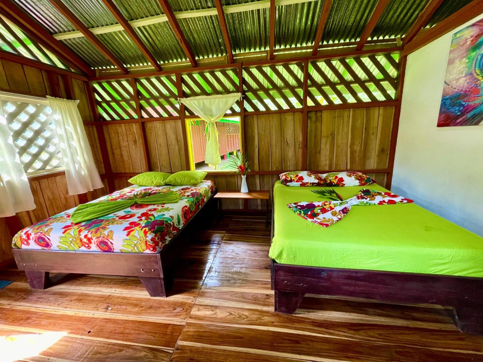 Alouatta Lodge And Canopy Cahuita Exterior photo